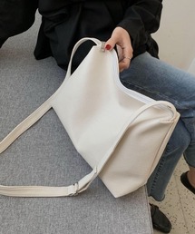 柔らか素材のフェイクレザービッグショルダーPUバッグ