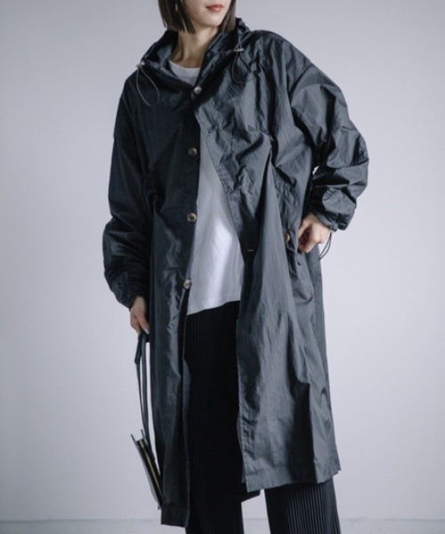 Chaco closet（チャコ クローゼット）の「軽量ナイロンロングコート ポーチ付き（マウンテンパーカー・レディース・ブラック/パープル/グレー・FREE）」の4枚目の写真