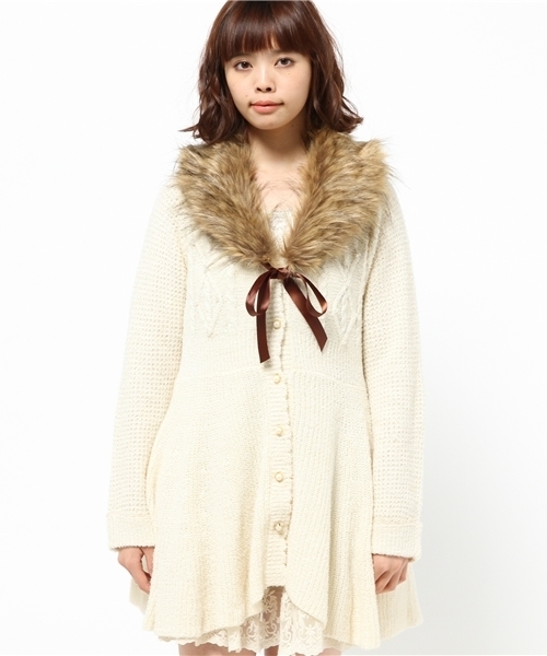 axes femme（アクシーズファム）の「ファー付フェザーロングカーデ