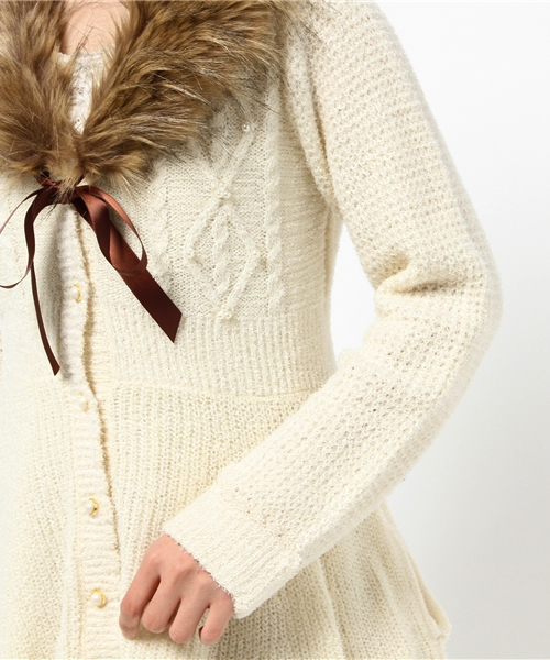 axes femme（アクシーズファム）の「ファー付フェザーロングカーデ