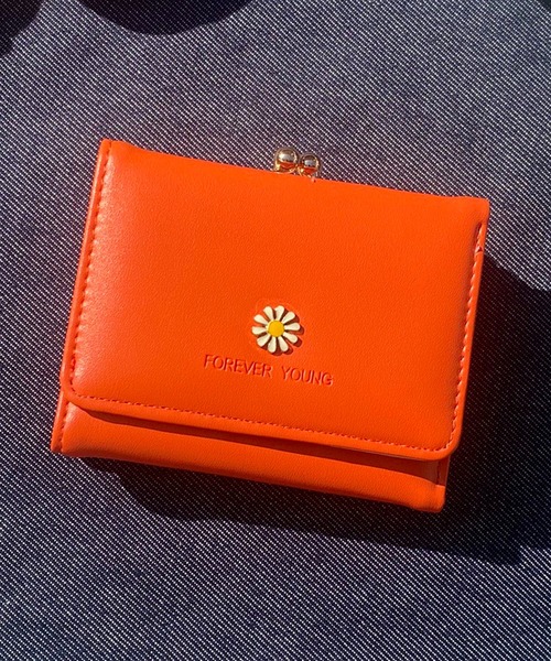 SPINNS（スピンズ）の「【三つ折り型】メタルフラワーミニウォレット（財布・レディース・ブラック/グリーン/オレンジ/ブルー/ピンク/レッド・ONESIZE）」の6枚目の写真