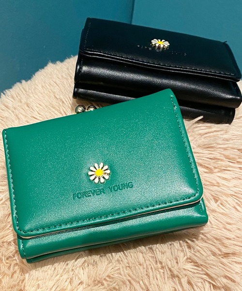 SPINNS（スピンズ）の「【三つ折り型】メタルフラワーミニウォレット（財布・レディース・ブラック/グリーン/オレンジ/ブルー/ピンク/レッド・ONESIZE）」の19枚目の写真