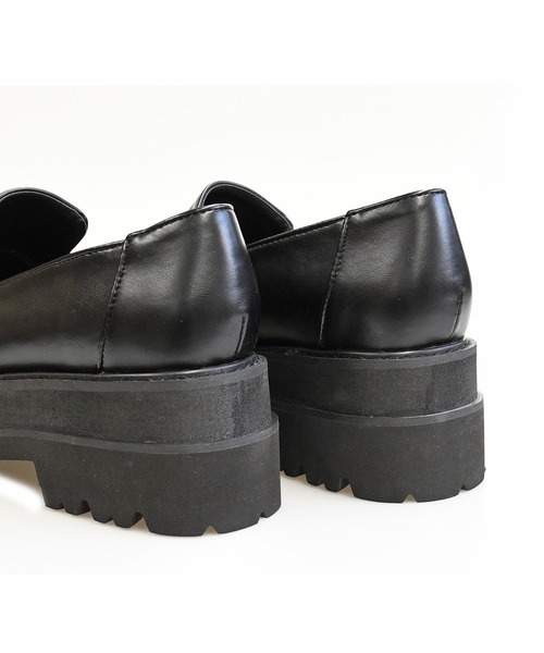 NOFALL（ノーフォール）の「厚底トラックソールコインローファー（ローファー・レディース・ホワイト/ブラック/シルバー/ブラック系その他・LL/S/M/L/3L）」の17枚目の写真