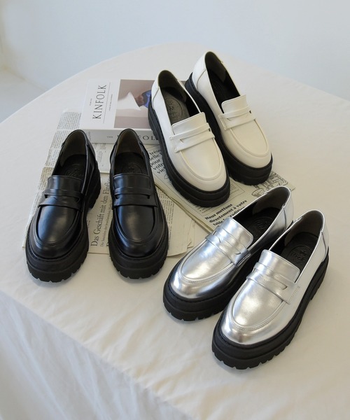 NOFALL（ノーフォール）の「厚底トラックソールコインローファー（ローファー・レディース・ホワイト/ブラック/シルバー/ブラック系その他・LL/S/M/L/3L）」の5枚目の写真