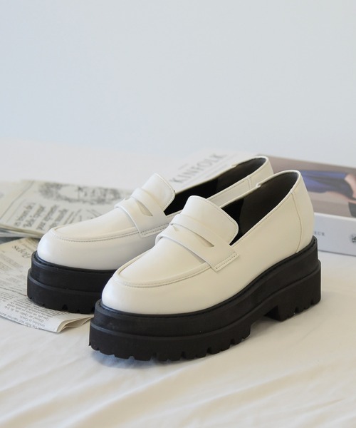 NOFALL（ノーフォール）の「厚底トラックソールコインローファー（ローファー・レディース・ホワイト/ブラック/シルバー/ブラック系その他・LL/S/M/L/3L）」の7枚目の写真