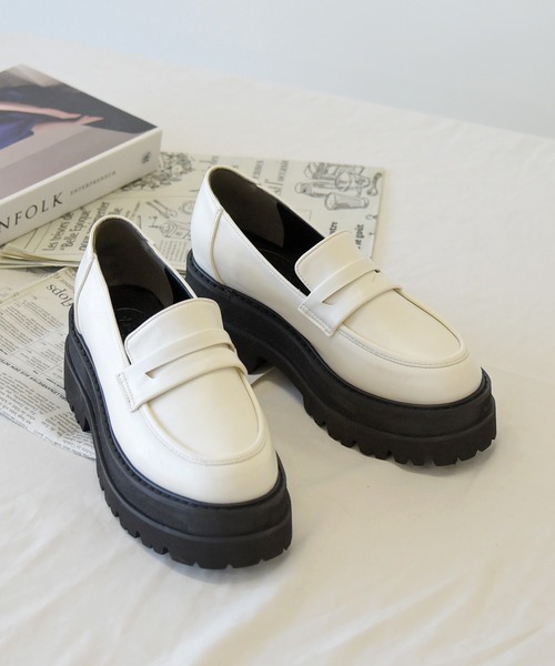 NOFALL（ノーフォール）の「厚底トラックソールコインローファー（ローファー・レディース・ホワイト/ブラック/シルバー/ブラック系その他・LL/S/M/L/3L）」の8枚目の写真