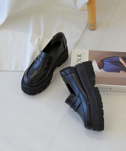 NOFALL（ノーフォール）の「厚底トラックソールコインローファー（ローファー・レディース・ホワイト/ブラック/シルバー/ブラック系その他・LL/S/M/L/3L）」の11枚目の写真