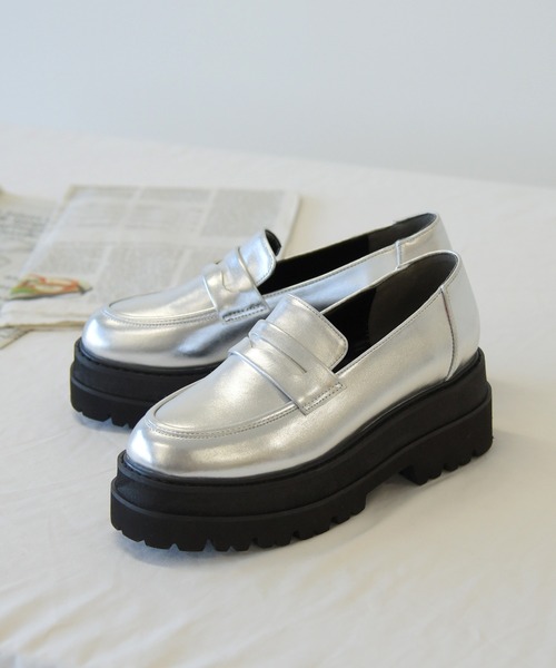 NOFALL（ノーフォール）の「厚底トラックソールコインローファー（ローファー・レディース・ホワイト/ブラック/シルバー/ブラック系その他・LL/S/M/L/3L）」の14枚目の写真