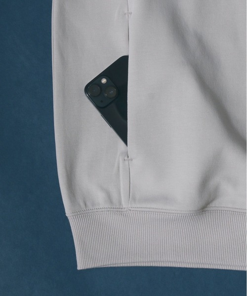 ANPAS(アンパス)の「Ponte Fabric Oversize Sweatshirt/ストレッチ ポンチ オーバーサイズ トレーナー(スウェット・メンズ・カーキ/サックスブルー/ライトグレー/ブラック・L/M/LL)」の7枚目の写真
