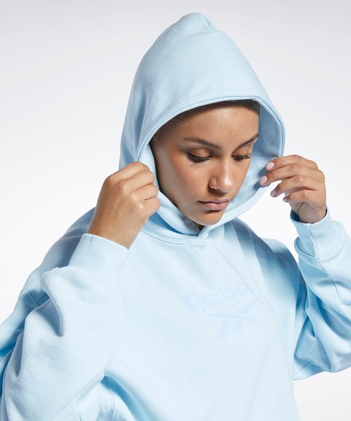 Reebok（リーボック）の「クラシックス ビッグロゴ フーディー / Classics Big Logo Hoodie（パーカー・レディース・ライトブルー・SMALL/MEDIUM/LARGE/X-LARGE/XX-LARGE/X-SMALL）」の10枚目の写真