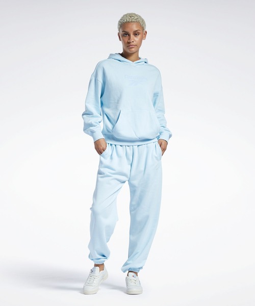 Reebok（リーボック）の「クラシックス ビッグロゴ フーディー / Classics Big Logo Hoodie（パーカー・レディース・ライトブルー・SMALL/MEDIUM/LARGE/X-LARGE/XX-LARGE/X-SMALL）」の4枚目の写真