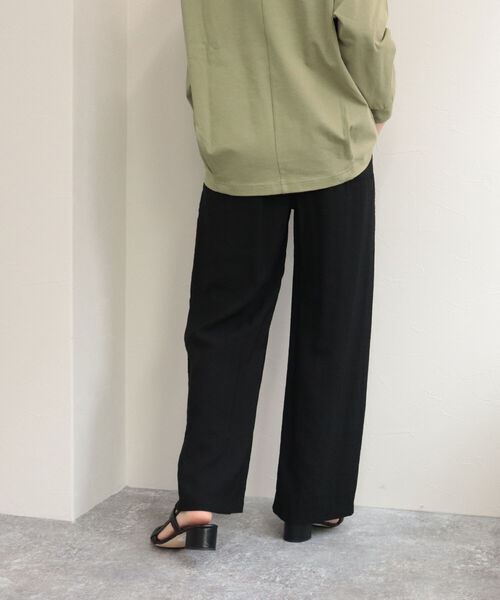 fredy emue（フレディエミュ）の「ツイルイージーパンツ（その他パンツ・レディース・サックスブルー/カーキ/ブラック・36/38）」の5枚目の写真