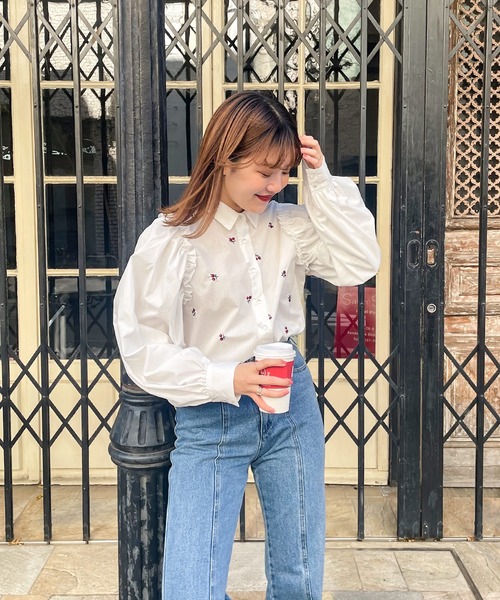 frunco(フランコ)の「チェリー刺しゅうブラウス(シャツ/ブラウス・レディース・ホワイト/ブラック・FREE)」の5枚目の写真