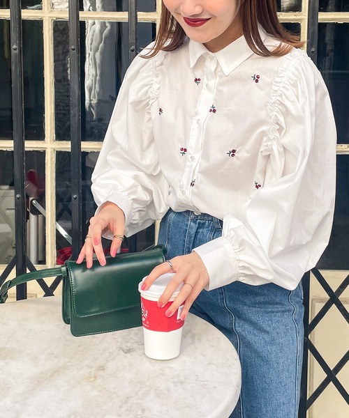 frunco(フランコ)の「チェリー刺しゅうブラウス(シャツ/ブラウス・レディース・ホワイト/ブラック・FREE)」の6枚目の写真