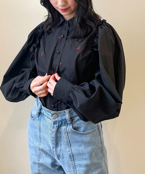 frunco(フランコ)の「チェリー刺しゅうブラウス(シャツ/ブラウス・レディース・ホワイト/ブラック・FREE)」の17枚目の写真