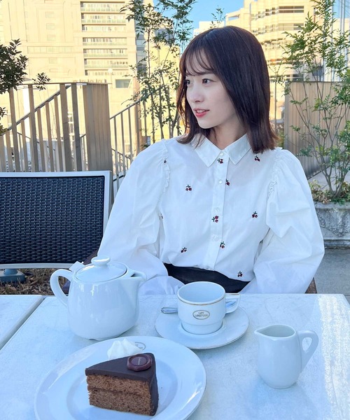 frunco(フランコ)の「チェリー刺しゅうブラウス(シャツ/ブラウス・レディース・ホワイト/ブラック・FREE)」の19枚目の写真