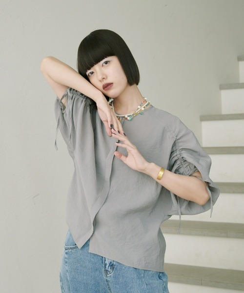 manana suerte(マニャーナスエルテ)の「ドローストリングスリーブブラウス(シャツ/ブラウス・レディース・ブラック/ライトグレー/グリーン・FREE)」の3枚目の写真