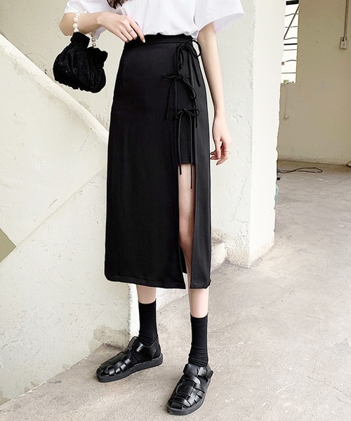 .KOM（ドットコム）の「『.kom/ドットケーオーエム』レースアップスリット ロングスカート（スカート・レディース・ブラック・S/M/L）」の3枚目の写真