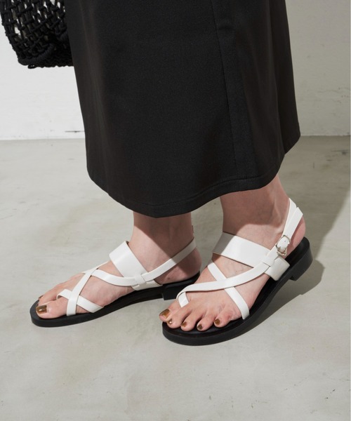 Aunt Marie's(アントマリーズ)の「クロスフラットサンダル(サンダル・レディース・ホワイト/ブラック・S/M/L)」の1枚目の写真
