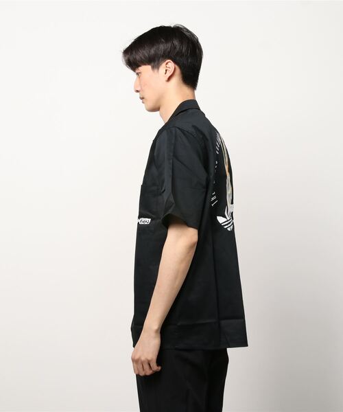 アディダスオリジナルス　開襟シャツ adidas（アディダス）の「ツイルシャツ / 開襟シャツ