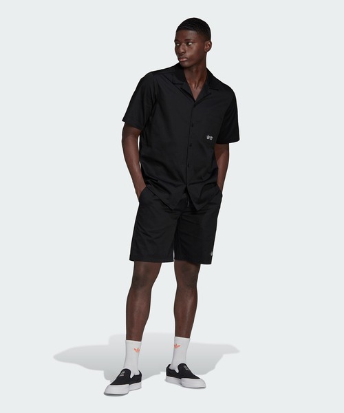 アディダスオリジナルス　開襟シャツ adidas（アディダス）の「ツイルシャツ / 開襟シャツ