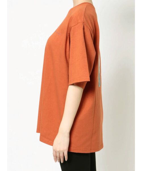 MURUA（ムルーア）の「【MURUA×arai midori】バックプリントTシャツ（Tシャツ/カットソー・レディース・オレンジ/グリーン/アイボリー/ダークグレー・FREE）」の7枚目の写真