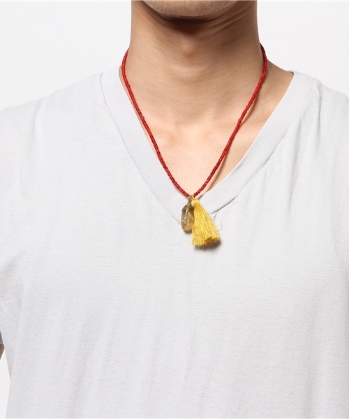 B:MING by BEAMS(ビーミングバイビームス)の「●【OCEANS12月号掲載】GAIJIN MADE / ストーンタッセルネックレス(ネックレス・メンズ・ホワイト/ブラック/レッド/ネイビー・ONE SIZE)」の5枚目の写真