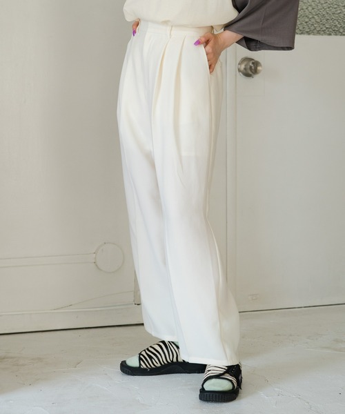 Kastane（カスタネ）の「【サイズ展開あり】タックスラックスパンツ（スラックス・レディース・ブラック/アイボリー/ピンク・2/0/1）」の2枚目の写真