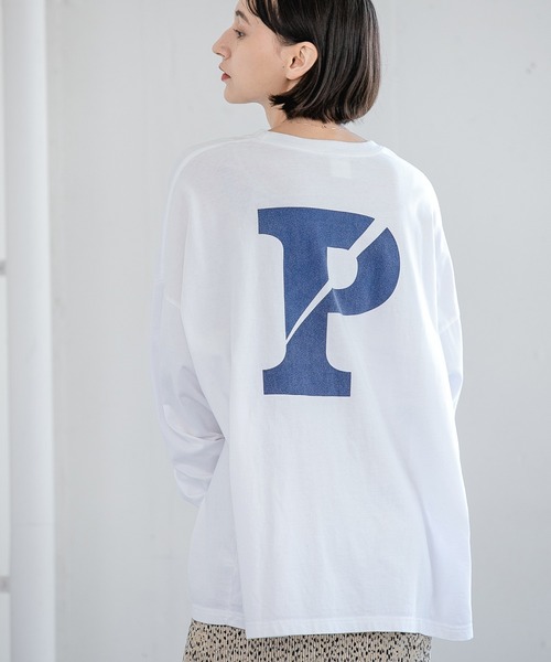 A part by(アパートバイ)の「別注アイテム/カレッジイニシャルロゴロンTシャツ_長袖(Tシャツ/カットソー・レディース・チャコールグレー/ベージュ/オフホワイト/グレー/ホワイト・FREE)」の2枚目の写真