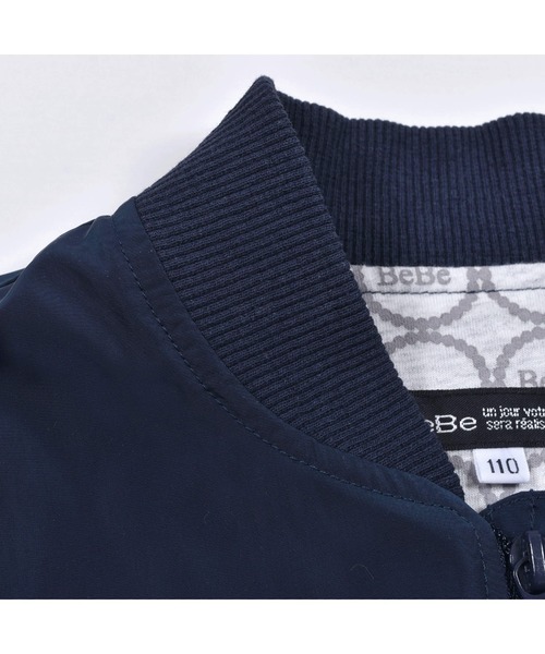 BeBe（ベベ）の「BeBe/マットタフタバックロゴブルゾン(90~150cm)（ブルゾン・キッズ・ネイビー/ベージュ・130/140/120/110/150/90/100）」の13枚目の写真