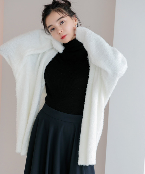 Dita Muaj.（ディータムアージュ）の「【ZOZO限定】Muaj.フェザーヤーン オーバーサイズ ニットカーディガン 長袖（カーディガン/ボレロ・レディース・グレー/ホワイト/ベージュ/ブラック・FREE）」の6枚目の写真