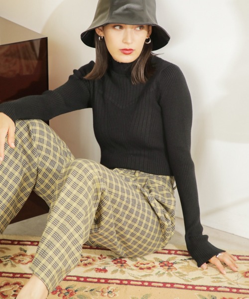 ROSE BUD(ローズバッド)の「リブニットインナー(ニット/セーター・レディース・ホワイト/ブラック/レッド/グリーン・FREE)」の2枚目の写真