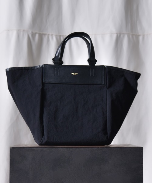 ALLAND（オルランド）の「【ALLAND オルランド】ブラウドルレザー+ KONBU-N ナイロン ハンモック トート バッグ (S size) /  ショルダーストラップ付（トートバッグ・レディース・ベージュ/ブラック・ONE SIZE）」の2枚目の写真