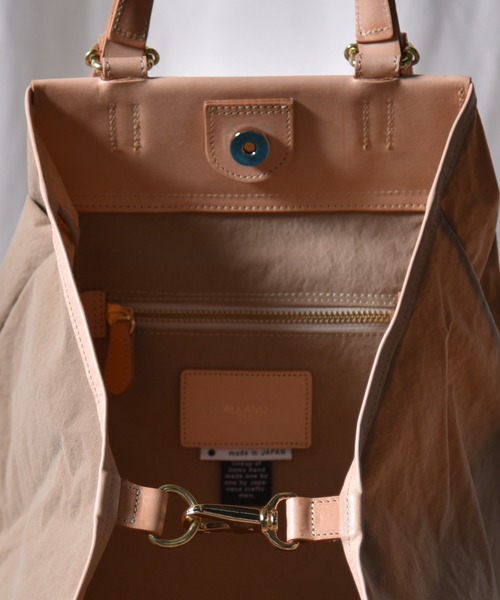 ALLAND（オルランド）の「【ALLAND オルランド】ブラウドルレザー+ KONBU-N ナイロン ハンモック トート バッグ (S size) /  ショルダーストラップ付（トートバッグ・レディース・ベージュ/ブラック・ONE SIZE）」の12枚目の写真