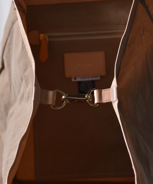 ALLAND（オルランド）の「【ALLAND オルランド】ブラウドルレザー+ KONBU-N ナイロン ハンモック トート バッグ (S size) /  ショルダーストラップ付（トートバッグ・レディース・ベージュ/ブラック・ONE SIZE）」の13枚目の写真