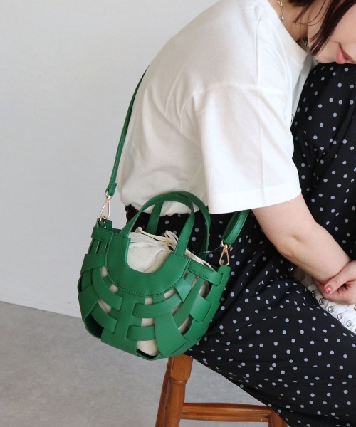 MIAN (ミアン)の「合皮編みミニ2wayトート(ショルダーバッグ・レディース・モカ/グリーン/アイボリー/ブラック・FREE)」の1枚目の写真