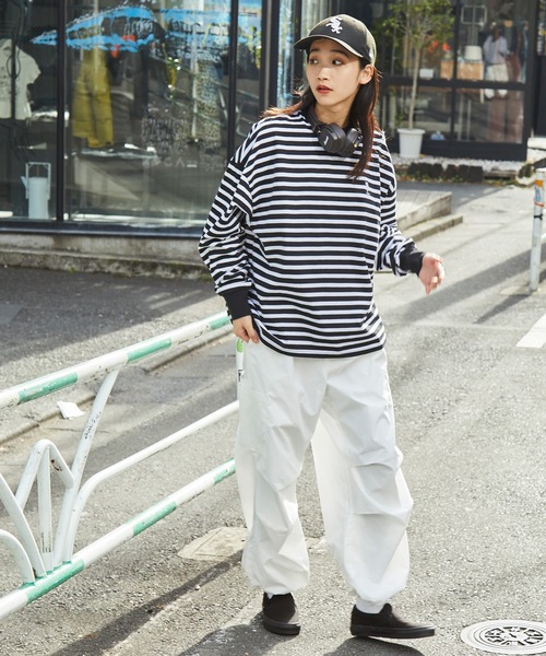 VANS(バンズ)の「VANS/ヴァンズ USA CLASSIC SLIP-ON クラシックスリッポン(スニーカー・メンズ・ブラック×ブラック/ブラック・26cm/28cm/25.5cm/24.5cm/27.5cm/23cm/24cm/23.5cm/26.5cm/28.5cm/25cm/27cm)」の11枚目の写真