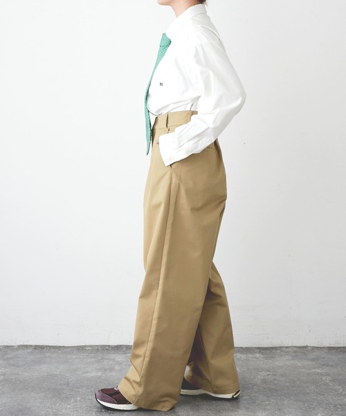 MONO-MART LADY'S（モノマートレディース）の「ハイウエストタックワイドストレートチノパンツ（チノパンツ・レディース・ベージュ/カーキ/アイボリー/ブラック/ネイビー・S/M）」の20枚目の写真
