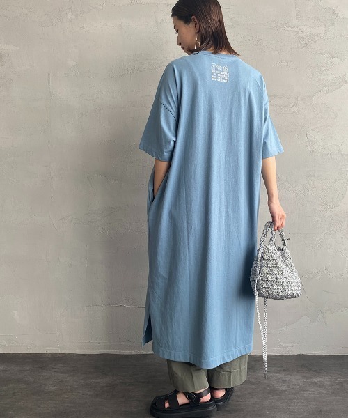 Manhattan Portage（マンハッタンポーテージ）の「[MANHATTAN PORTAGE/マンハッタンポーテージ] 別注 ワンポイントロゴ刺繍 Tシャツワンピース（ワンピース・レディース・チャコール/グリーン/グレー/ブルー・F）」の4枚目の写真