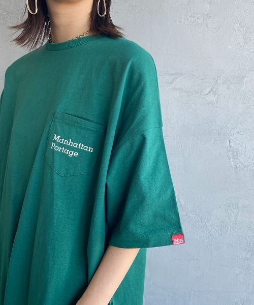 Manhattan Portage（マンハッタンポーテージ）の「[MANHATTAN PORTAGE/マンハッタンポーテージ] 別注 ワンポイントロゴ刺繍 Tシャツワンピース（ワンピース・レディース・チャコール/グリーン/グレー/ブルー・F）」の22枚目の写真