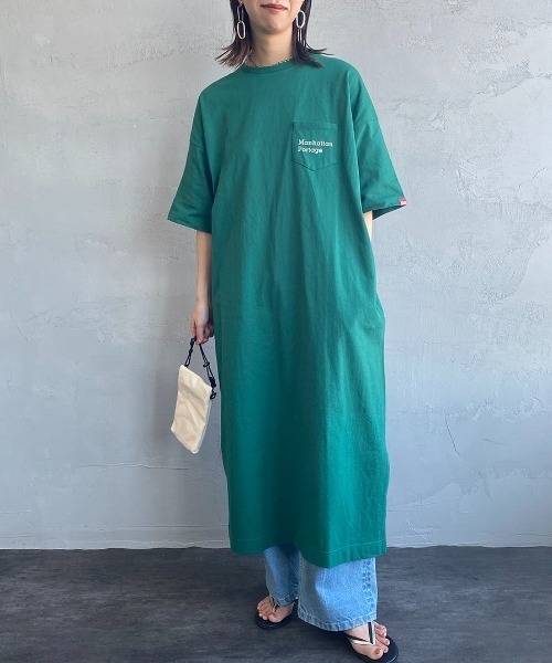 Manhattan Portage（マンハッタンポーテージ）の「[MANHATTAN PORTAGE/マンハッタンポーテージ] 別注 ワンポイントロゴ刺繍 Tシャツワンピース（ワンピース・レディース・チャコール/グリーン/グレー/ブルー・F）」の18枚目の写真