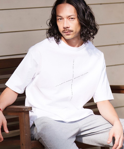 CAMBIO（カンビオ）の「mt8296- ビッグシルエットプリントTシャツ（famous quoteクロス）（Tシャツ/カットソー・メンズ・ネイビー/ブラック/ホワイト/カーキ・XL/L/M/S）」の6枚目の写真