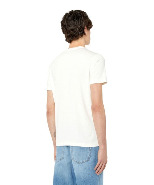 DIESEL(ディーゼル)の「メンズ Tシャツ グラフィック(Tシャツ/カットソー・メンズ・ホワイト/ブラック系その他/ライトグレー/イエロー系その他・LARGE/SMALL/X-LARGE/XX-LARGE/MEDIUM/X-SMALL/XXX-LARGE)」の5枚目の写真
