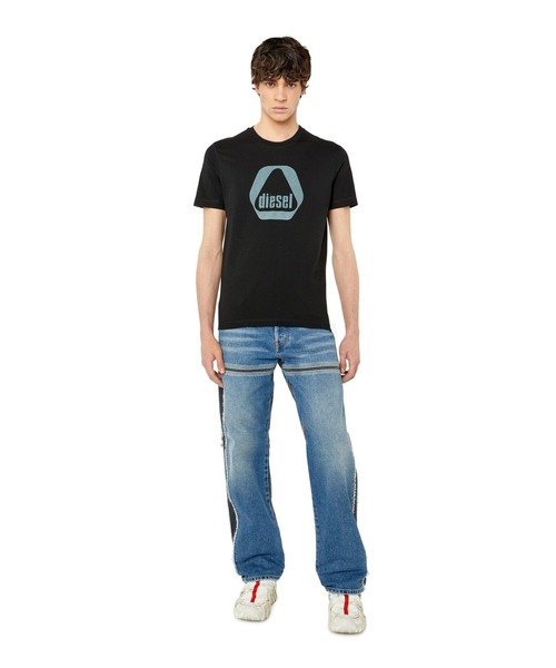 DIESEL(ディーゼル)の「メンズ Tシャツ グラフィック(Tシャツ/カットソー・メンズ・ホワイト/ブラック系その他/ライトグレー/イエロー系その他・LARGE/SMALL/X-LARGE/XX-LARGE/MEDIUM/X-SMALL/XXX-LARGE)」の18枚目の写真