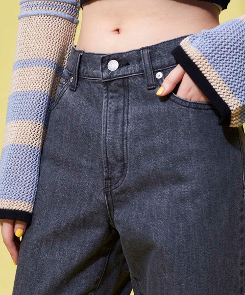 FOREVER 21（フォーエバー トゥエンティーワン）の「ストレートデニムパンツ（デニムパンツ・レディース・ライトインディゴブルー/ネイビー/グレー/ブルー・LARGE/MEDIUM/SMALL）」の19枚目の写真