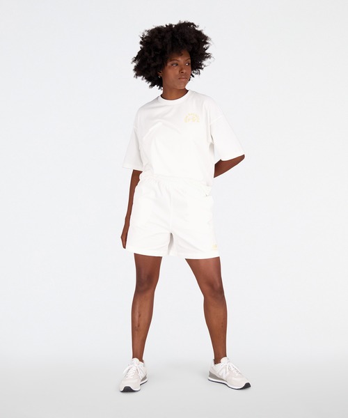 NEW BALANCE(ニューバランス)の「NB Essentials Bloomy オーバーサイズショートスリーブTシャツ(Tシャツ/カットソー・レディース・ダークグリーン/オフホワイト・LARGE/X-LARGE/MEDIUM/SMALL)」の6枚目の写真