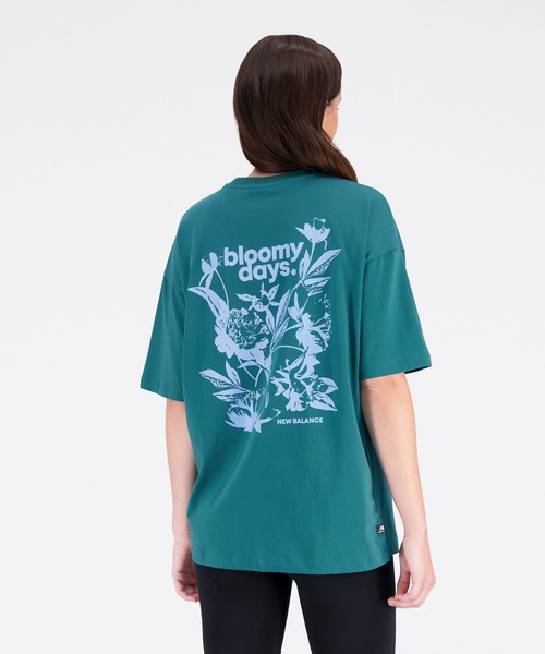 NEW BALANCE(ニューバランス)の「NB Essentials Bloomy オーバーサイズショートスリーブTシャツ(Tシャツ/カットソー・レディース・ダークグリーン/オフホワイト・LARGE/X-LARGE/MEDIUM/SMALL)」の8枚目の写真