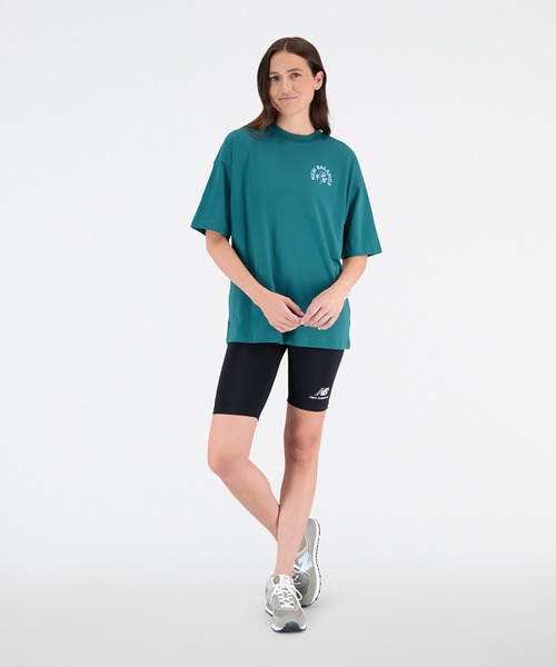 NEW BALANCE(ニューバランス)の「NB Essentials Bloomy オーバーサイズショートスリーブTシャツ(Tシャツ/カットソー・レディース・ダークグリーン/オフホワイト・LARGE/X-LARGE/MEDIUM/SMALL)」の11枚目の写真