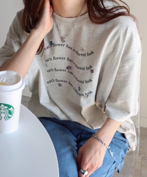COURO(コウロ)の「ハート刺繍/花柄刺繍Tシャツ(Tシャツ/カットソー・レディース・ホワイト系/ブラック/クリーム/ネイビー系2/ブラック系/ネイビー/オートミール/ミント/ホワイト/ライトグリーン・M/L)」の7枚目の写真