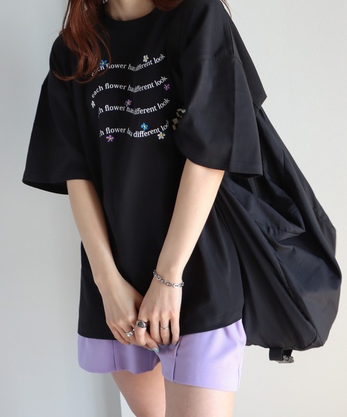 COURO(コウロ)の「ハート刺繍/花柄刺繍Tシャツ(Tシャツ/カットソー・レディース・ホワイト系/ブラック/クリーム/ネイビー系2/ブラック系/ネイビー/オートミール/ミント/ホワイト/ライトグリーン・M/L)」の22枚目の写真
